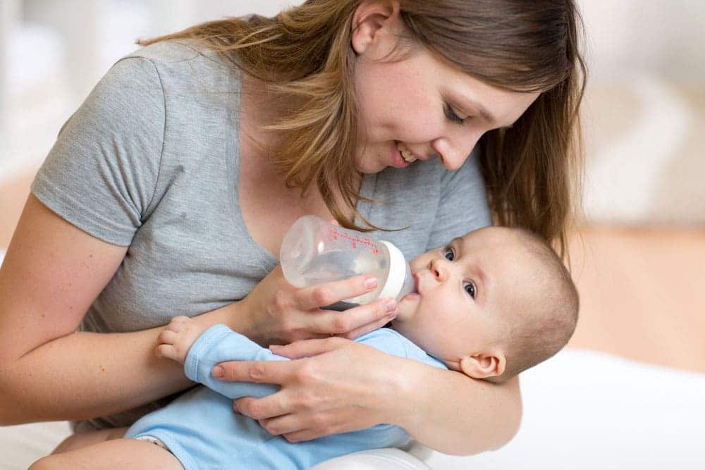 赤ちゃんが安心して飲めるのはどっちの水？